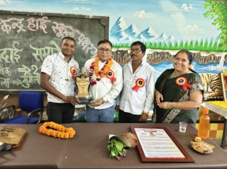 सेवानिवृत्त प्रधान पाठक राजकुमार वैष्णव को शिक्षकों ने दी विदाई