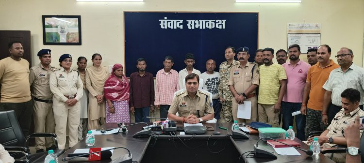 लाली अपहरण व हत्या काण्ड का पुलिस ने किया खुलासा* झाड़फुंक कर पैसा कमाने के लालच मे की थी बालिका  की हत्या पांच आरोपियों को किया गया गिरफ्तार