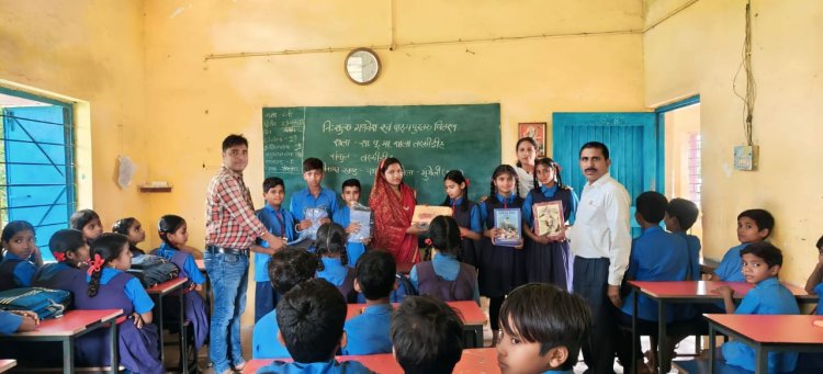 पुस्तक और गणवेश छात्रों को शाला आने के लिए प्रेरित करती है - चित्ररेखा जांगड़े