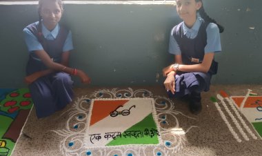 *हर घर तिरंगा अभियान 2025: स्कूली बच्चों ने रंगोली और पेंटिंग के माध्यम से दिया देशभक्ति और स्वच्छता का संदेश*