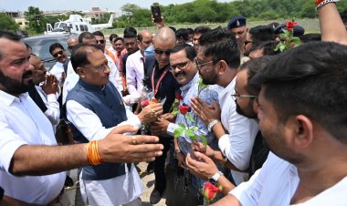 *BREAKING: मुख्यमंत्री विष्णुदेव साय पहुंचे बिलासपुर, जिला प्रशासन के अधिकारीऔर बीजेपी नेताओं ने किया स्वागत! विभिन्न कार्यक्रमों में होंगे शामिल*