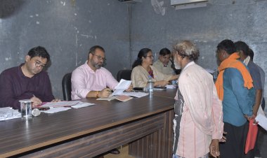 *जन दर्शन : बायोमेट्रिक अंगूठा निशान लेकर राशन नहीं देने की शिकायत पर जांच कर राशन दुकान संचालक पर एफआईआर के दिए निर्देश, कलेक्टर-एसपी ने सुनी आमजनों की समस्याएं*