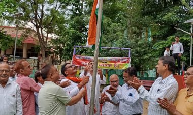 *स्वतंत्रता दिवस पर पत्रकार कालोनी में किया गया ध्वजारोहण*