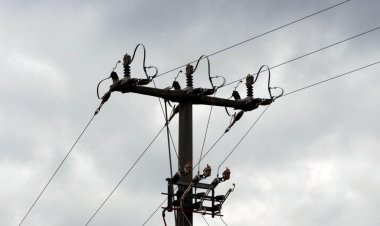 छत के ऊपर टेंट लगाते समय 11 केवी लाइन की सम्पर्क मे आने से 15 वर्षीय  नाबालिक युवक की मौत