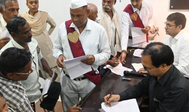   *कलेक्टर ने जनदर्शन में सुनी लोगों की समस्याएं, निराकरण के दिए निर्देश*