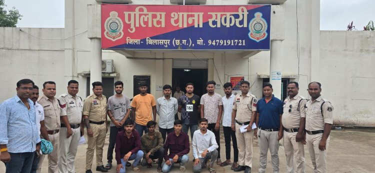 *बीच सड़क पर रोड जाम के केक काटकर मना रहे थे बर्थडे, 10 युवकों को पुलिस ने किया गिरफ्तार*