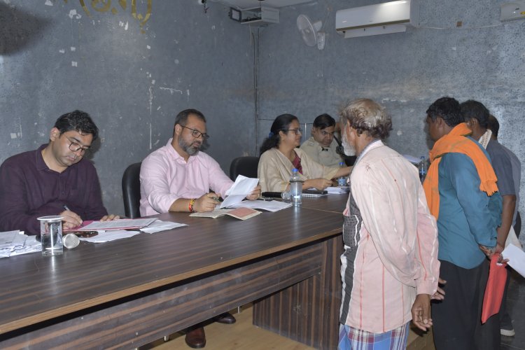 *जन दर्शन : बायोमेट्रिक अंगूठा निशान लेकर राशन नहीं देने की शिकायत पर जांच कर राशन दुकान संचालक पर एफआईआर के दिए निर्देश, कलेक्टर-एसपी ने सुनी आमजनों की समस्याएं*