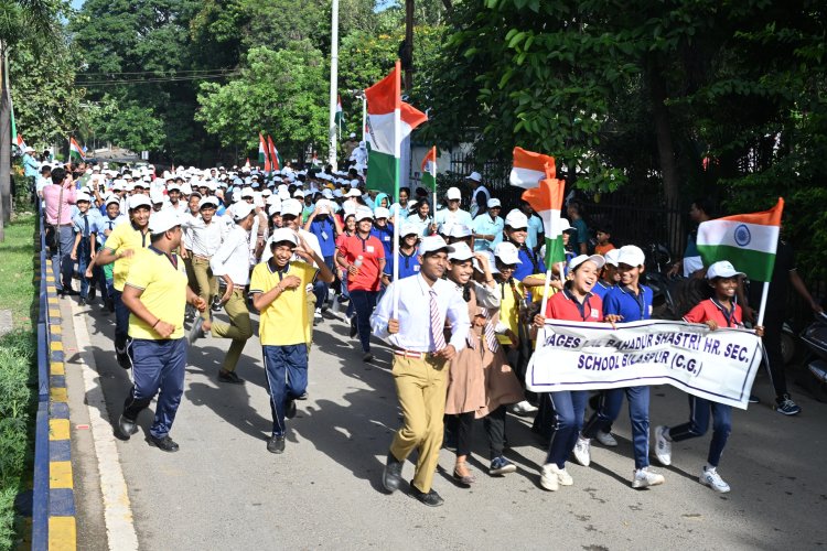 *भारत माता और वंदे मातरम के जयकारों से गूंज उठा शहर,स्वतंत्रता सेनानियों की याद में हजारों लोगों ने उत्साह से लगाई दौड़* 