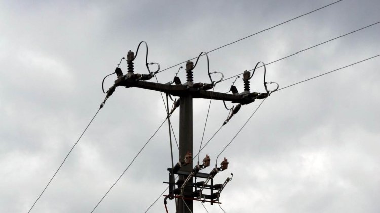 छत के ऊपर टेंट लगाते समय 11 केवी लाइन की सम्पर्क मे आने से 15 वर्षीय  नाबालिक युवक की मौत