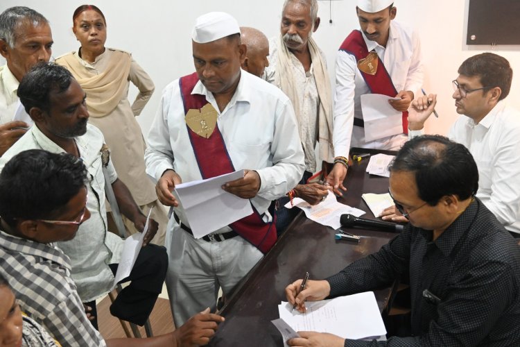   *कलेक्टर ने जनदर्शन में सुनी लोगों की समस्याएं, निराकरण के दिए निर्देश*