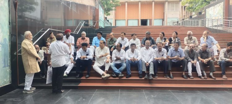 शहीद स्मारक परिसर को ठेके पर देने के फैसले पर स्वतंत्रता संग्राम सेनानी उत्तराधिकारी संघ को कांग्रेस ने अपना समर्थन दिया