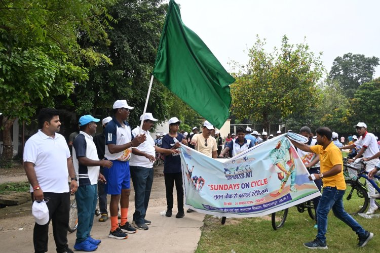 *राष्ट्रीय खेल दिवस के तहत शहर में निकली साइकिल रैली*  *स्कूली छात्र-छात्राओं सहित 300 से अधिक खिलाड़ी हुए शामिल*