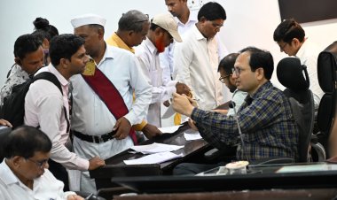 *पीएम आवास में रोजगार सहायक पर 31 लाख से ज्यादा के गबन का ग्रामीणों ने लगाया आरोप,जनदर्शन में हुई शिकायत पर कलेक्टर ने दिए जांच के आदेश*