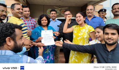 जिले के स्वास्थ संविदा कर्मचारियों ने  हड़ताल के 18वे दिन मुख्य चिकित्सा  स्वास्थ्य अधिकारी को सौपा सामूहिक इस्तीफा का  ज्ञापन