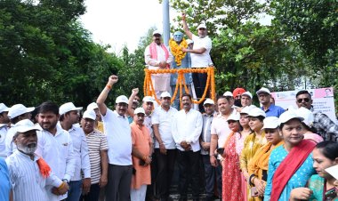 *भाजपा पदाधिकारी एवं कार्यकर्ताओं ने मनाया पं दीनदयाल उपाध्याय की जन्म जयंती, किए माल्यार्पण*