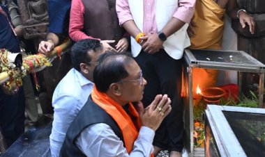 *मुख्यमंत्री विष्णु देव साय पहुंचे रतनपुर, महामाया मंदिर में की पूजा अर्चना*