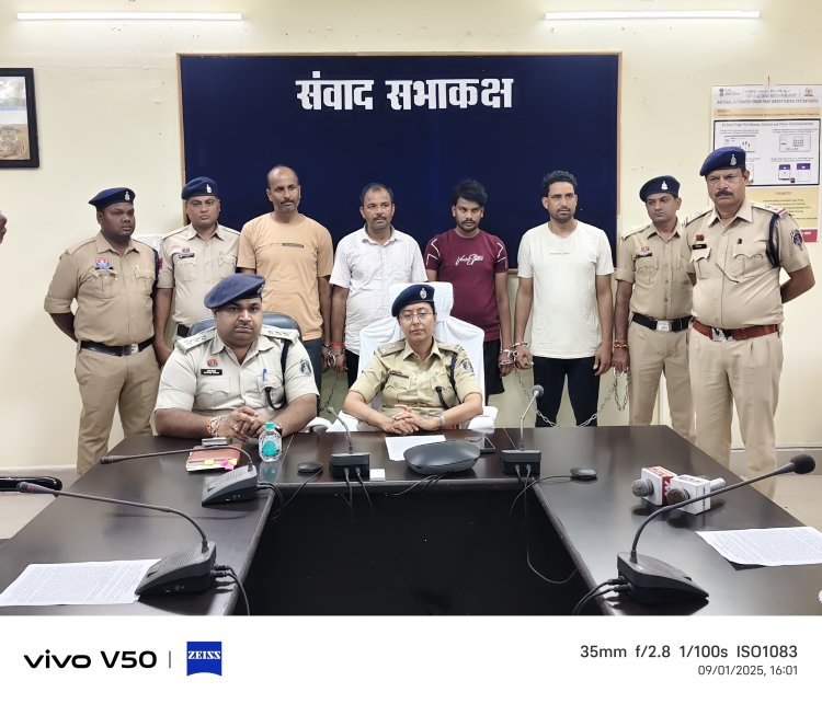 क्षेत्र मे देशी नकली शराब बनाकर तस्करी करने वाले 04 अंतर्राज्यीय तस्करों को किया गया गिरफ्तार,  आरोपियों से 01 ट्रक वाहन 01 आल्टो कार एवं 35,000 बल्क लीटर स्पिरिट कुल कीमती 46,68,786 रूपये को किया  जप्त