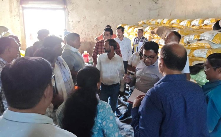 *राज्य स्तर के कृषि अधिकारी ने किया जिले के कृषि केन्द्रों का औचक निरीक्षण*  अनियमितता पर सहकारी समिति पंडरभट्ठा को कारण बताओ नोटिस जारी*