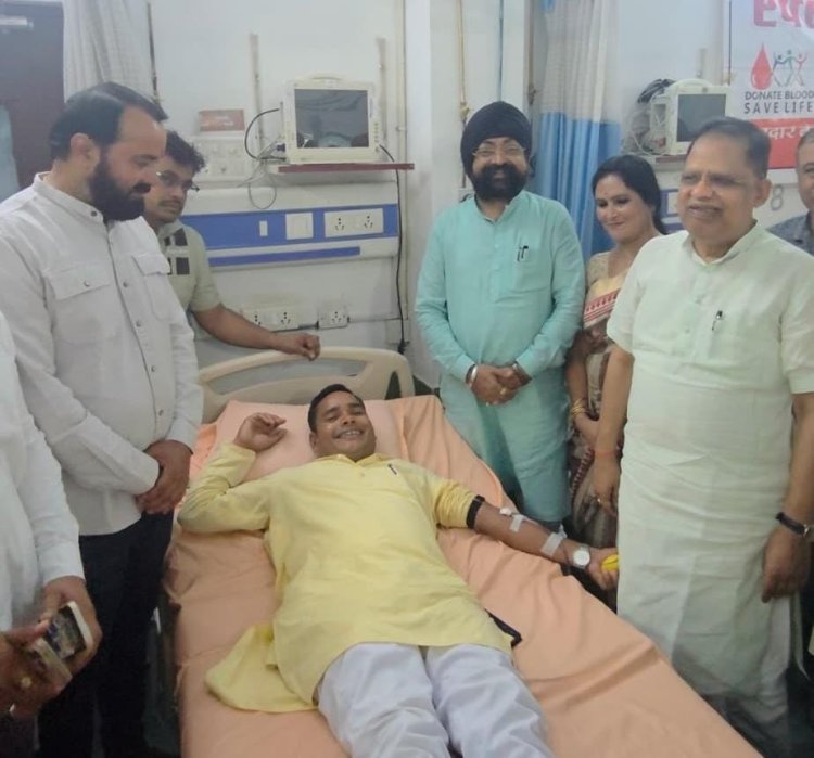 *प्रधानमंत्री नरेंद्र मोदी के 75वें जन्मदिन पर भारतीय जनता पार्टी ने किया विशाल रक्तदान शिविर का आयोजन*, लगाई गई जीवन पर आधारित प्रदर्शनी कार्यकर्ताओं ने किया अवलोकन