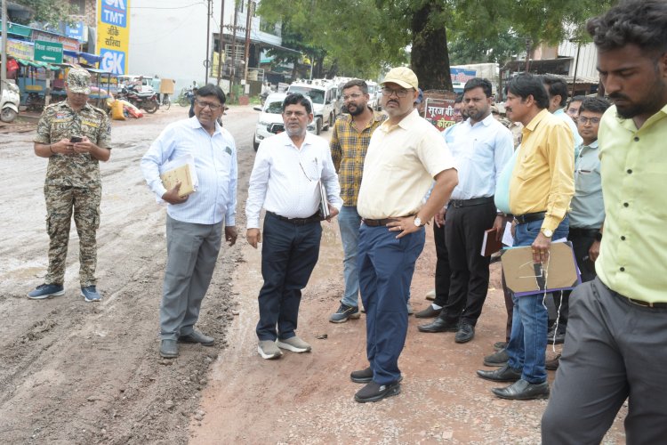 *कलेक्टर ने नगरपालिका अंतर्गत चल रहे निर्माण कार्यों का किया निरीक्षण*   *निर्माण कार्य पर जताई असंतुष्टि, ठेकेदार को नोटिस