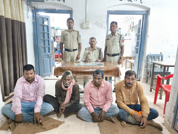 52 पत्ती ताश पर  पैसे का  हार जीत  दांव लगाकर जुआ खेलने वाले 04 जुआरियानों  गिरफ्तार कर भेजा  जेल, आरोपियों के कब्जे से 4300 रूपये, 03 नग मोटर-सायकल को किया जप्त