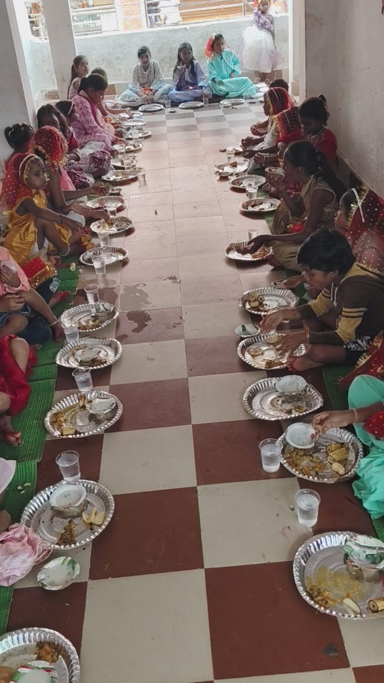 *सकरी क्षेत्र में नवरात्रि की अष्टमी तिथि पर कन्या पूजन:खजूरी नवागांव पंचायत में भंडारे का आयोजन, भक्तों की भीड़ उमड़ी*