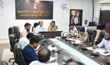 *हेलमेट और सीट बेल्ट नियमों के उल्लंघनों पर होगी सख्ती : यातायात नियमों का कड़ाई से पालन कराने पर जोर !*  कलेक्टर की अध्यक्षता में सड़क सुरक्षा, कानून व्यवस्था एवं एन-कॉर्ड समिति की बैठक आयोजित