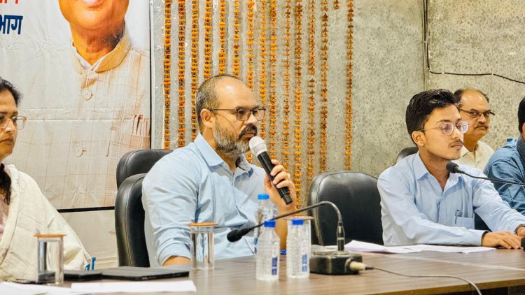 *एग्रीस्टेक पंजीयन एवं धान खरीदी की तैयारियों के संबंध में समिति प्रबंधकों की बैठक आयोजित*  *कलेक्टर ने प्रत्येक किसान का एग्रीस्टेक पंजीयन सुनिश्चित करने तथा धान खरीदी में पूर्ण पारदर्शिता रखने दिए निर्देश*