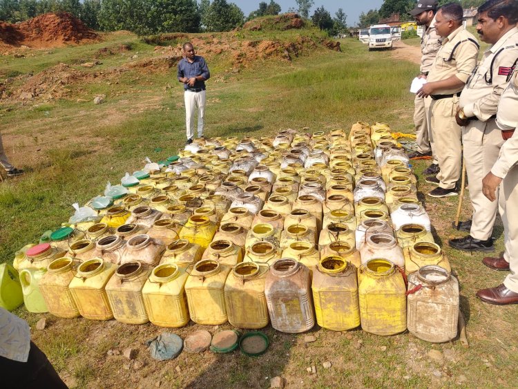 *आबकारी विभाग की कार्रवाई*  *07 लीटर कच्ची महुआ शराब और 2250 किग्रा महुआ लाहन जब्त