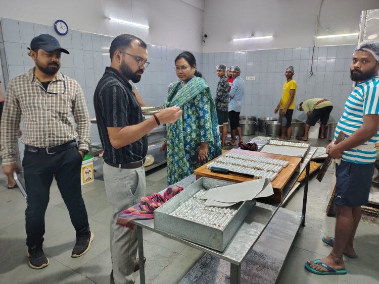 *मिलावट की जांच करने मिठाई दुकानों में खाद्य विभाग का निरिक्षण :भेजा गया सैम्पल*
