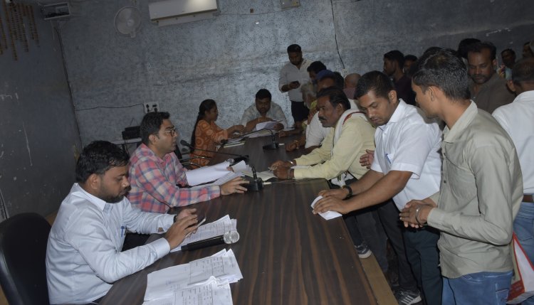 *जनदर्शन: आमजनों ने मांगों एवं समस्याओं के निराकरण की मांग की*  *100 से अधिक आवेदन प्राप्त हुए