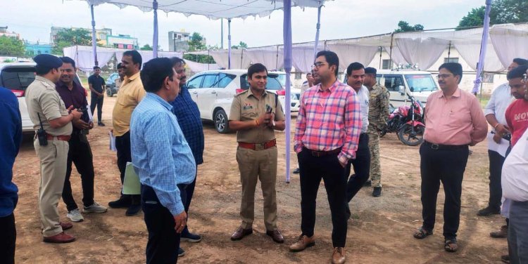*राज्योत्सव का आयोजन 02 से 04 नवम्बर तक, तैयारी जोरों पर*  *पुलिस अधीक्षक और जिला पंचायत सीईओ ने किया कार्यक्रम स्थल का निरीक्षण, दिए आवश्यक निर्देश