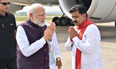 *प्रधानमंत्री नरेंद्र मोदी पहुंचे राजधानी, केबिनेट मंत्री पार्टी नेताओ ने किया आत्मीय स्वागत*नए विधानसभा भवन का करेंगे लोकार्पण*