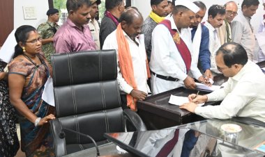   *साप्ताहिक जनदर्शन : कलेक्टर ने सुनी लोगों की समस्याएं गांव में रास्ता बाधित होने की शिकायत पर कलेक्टर ने दिए जांच के आदेश*