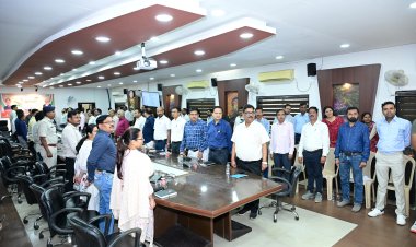 *राष्ट्रीय गीत की 150 वीं वर्षगांठ पर वंदे मातरम् का सामूहिक गायन,साल भर तक चलने वाले विभिन्न कार्यक्रमों की शुरुआत*