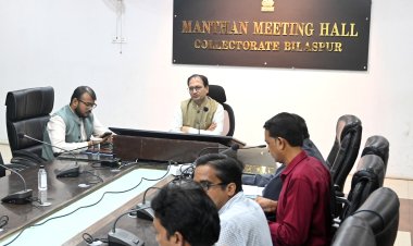 *कलेक्टर ने की पीएम सूर्यघर बिजली योजना की समीक्षा : चालू वित्तीय वर्ष में 24 हजार पैनल लगाने का लक्ष्य*