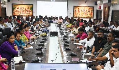   *समिति कर्मचारियों की हड़ताल प्रशासन ने की धान खरीदी की वैकल्पिक व्यवस्था : तीन विभाग के कर्मचारी करेंगे धान खरीदी, राजस्व, कृषि, खाद्य, सहकारिता के कर्मचारियों को समिति प्रबंधक धान खरीदी प्रभारी की सौंपी जिम्मेदारी,दिया गया धान खरीदी का प्रशिक्षण*