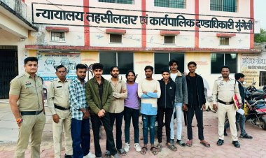 मुंगेली पुलिस एक्शन मोड मे, सार्वजनिक आम सड़क पर केक काटने वाले 07 युवकों को किया गया गिरफ्तार*