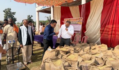 धान उपार्जन कार्य सुचारू एवं पारदर्शी ढंग से संपन्न कराने के लिए जिले के प्रभारी सचिव  चंदन कुमार ने   निरीक्षण कर व्यवस्थाओं का लिया जायजा