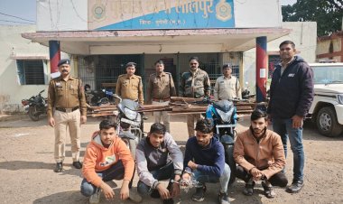 खेत के लोहे के एंगल चोरी करने वाले 03 आरोपी सहित  01 खरीददार कबाड़ी एवं 01 अपचारी को भेजा न्यायिक रिमाण्ड पर जेल