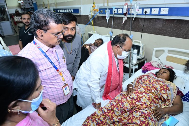 *उप मुख्यमंत्री ने रेल हादसा में घायल लोगों के स्वास्थ्य का लिया जायज़ा,बेहतर से बेहतर इलाज करने दिए निर्देश,घायल लोगों का शहर के 4 अस्पताल में हो रहा इलाज*