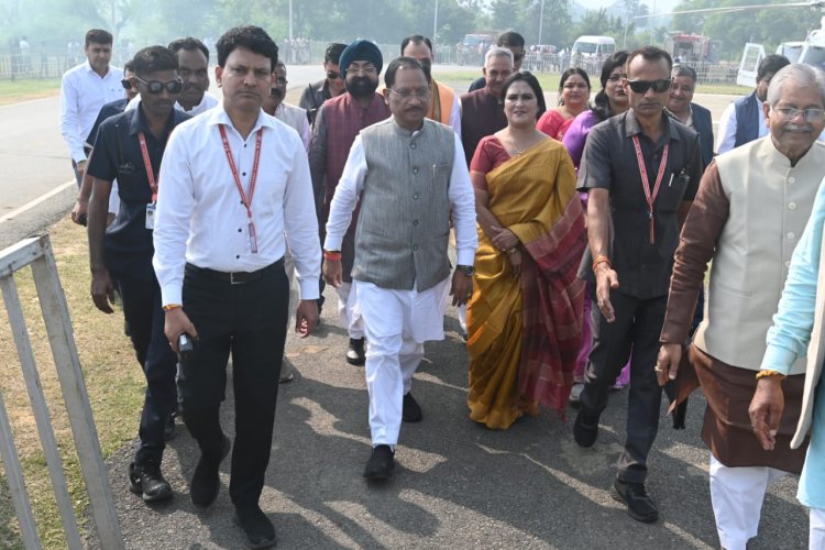 *धर्म नगरी रतनपुर पहुंचे सीएम विष्णु देव साय, कल्चुरी कलार महोत्सव में होंगे शामिल, हेलिपैड पर भव्य स्वागत*