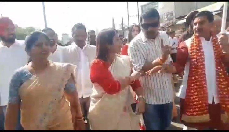 *आपस में भिड़े विधायक सुशांत शुक्ला और भाजपा नेत्री हर्षिता पांडेय, केंदीय मंत्री साहू ने ने टोका ! यूनिटी मार्च के आयोजन में शुरू हुआ विवाद, बीजेपी के तमाम नेता थे मौजूद*