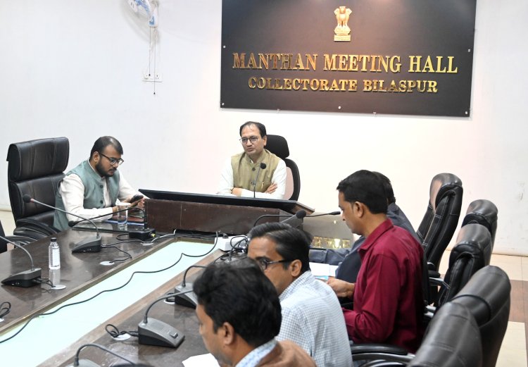 *कलेक्टर ने की पीएम सूर्यघर बिजली योजना की समीक्षा : चालू वित्तीय वर्ष में 24 हजार पैनल लगाने का लक्ष्य*