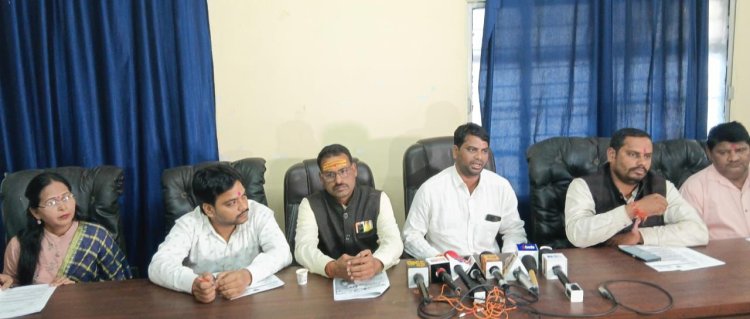 *सहकारी समिति कर्मचारी महासंघ और धान खरीदी ऑपरेटर संघ की हड़ताल 12वें दिन भी जारी, शासन से नहीं बनी सहमति, हड़ताल के कारण धान खरीदी पर पड़ेगा असर*