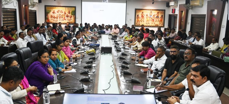   *समिति कर्मचारियों की हड़ताल प्रशासन ने की धान खरीदी की वैकल्पिक व्यवस्था : तीन विभाग के कर्मचारी करेंगे धान खरीदी, राजस्व, कृषि, खाद्य, सहकारिता के कर्मचारियों को समिति प्रबंधक धान खरीदी प्रभारी की सौंपी जिम्मेदारी,दिया गया धान खरीदी का प्रशिक्षण*