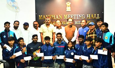   *कलेक्टर ने राष्ट्रीय स्तर पर चयनित खिलाड़ियों का किया सम्मान* 