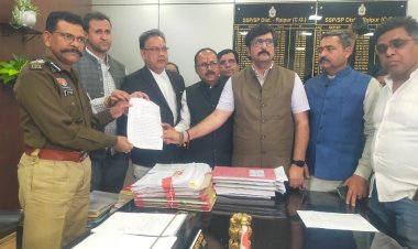 *भाजपा का बड़ा आरोप, कांग्रेस की निम्न स्तर राजनीति, जिलाध्यक्ष ठाकुर बोले भूपेश है तो भरोसा पेज से लगातार चलाई जा रही है फर्जी खबरें, आरोपियों के विरुद्ध अपराध पंजीबद्ध कर कठोर कार्रवाई की मांग की*