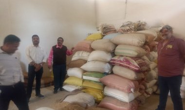 *अवैध धान के भंडारण पर प्रशासन की फिर कार्रवाई,दो संस्थानों से लगभग तीन लाख रूपए का अवैध धान जब्त* 