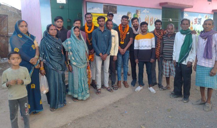 बेलखुरी के दो युवा दौलत सिंह बस्तर पुलिस आरक्षक तो सुरेश राजपूत का मुंगेली पुलिस आरक्षक पद में हुआ चयन,युवाओं ने किया सम्मान